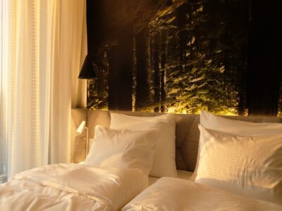 fototapeta przestrzenna las do sypialni nad łóżko